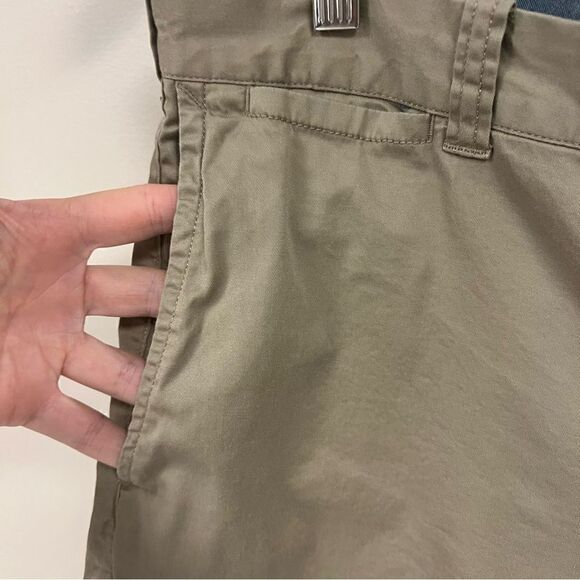 J Crew stretch khaki shorts  Sz 33 - Picture 2 of 5